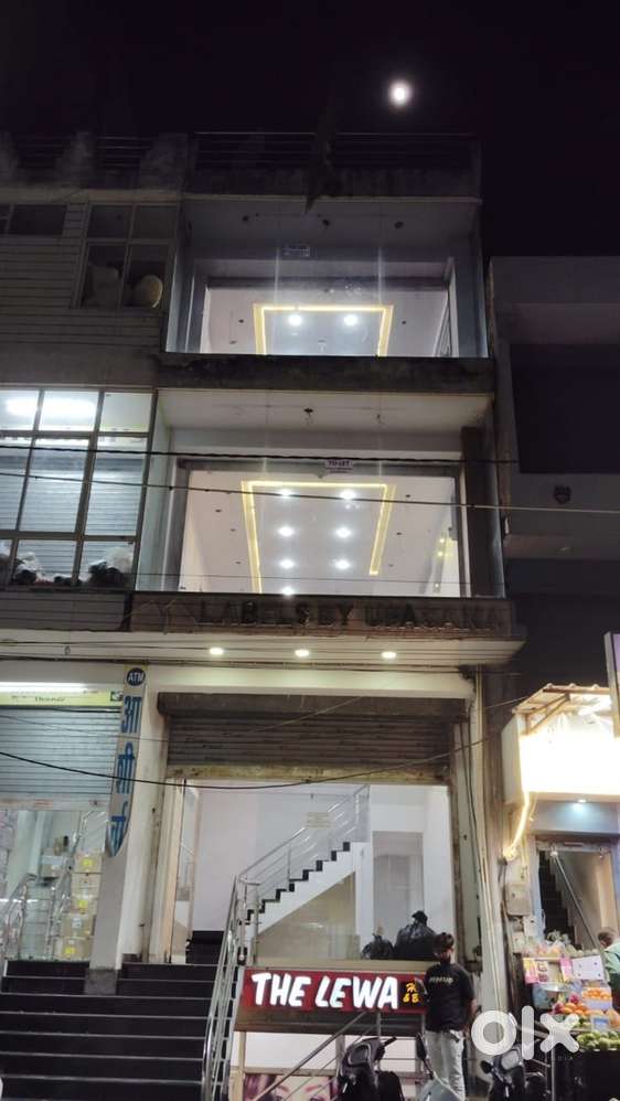 Showroom for rent at Main RajaPark