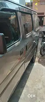 गाड़ी एकदम ओके है गाड़ी में बैक कैमरा भी लगा हुआ है