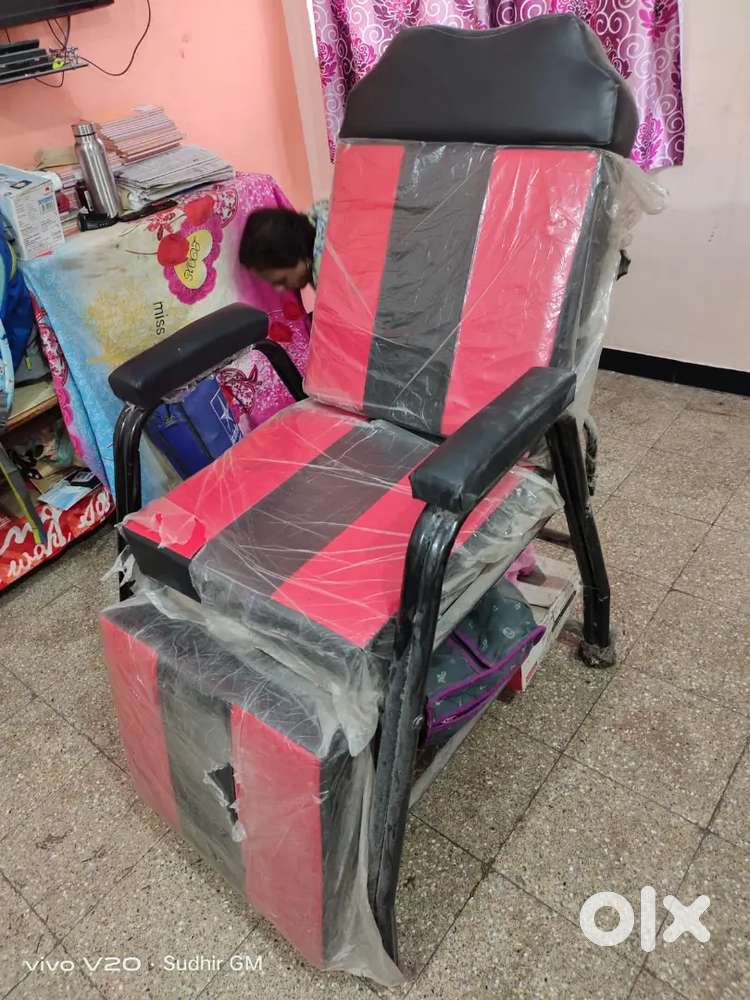 Parler Chair