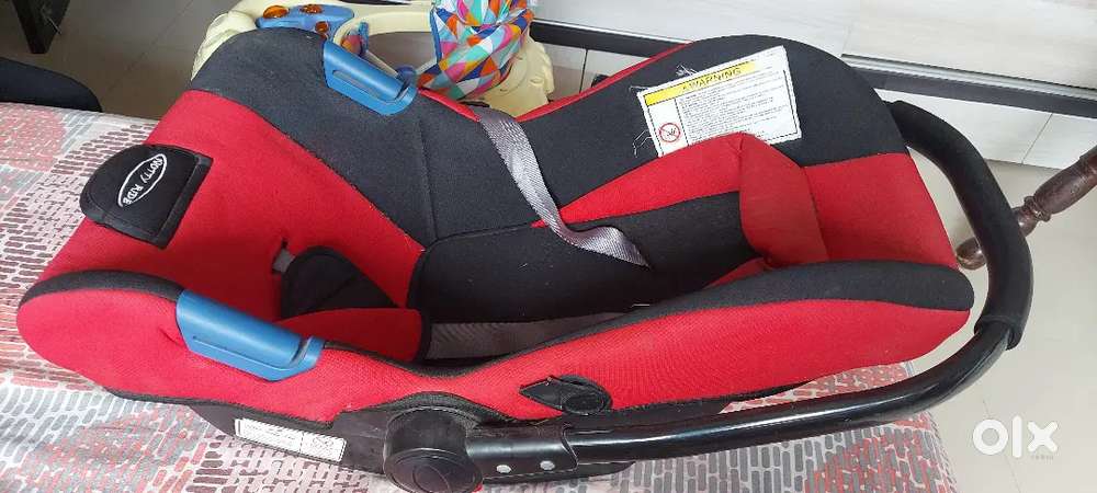 Baby carrycot and car seater