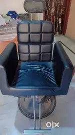 Two Parlour chairs, 1 bycycle, two Parlour mirror, new hony bee cooler