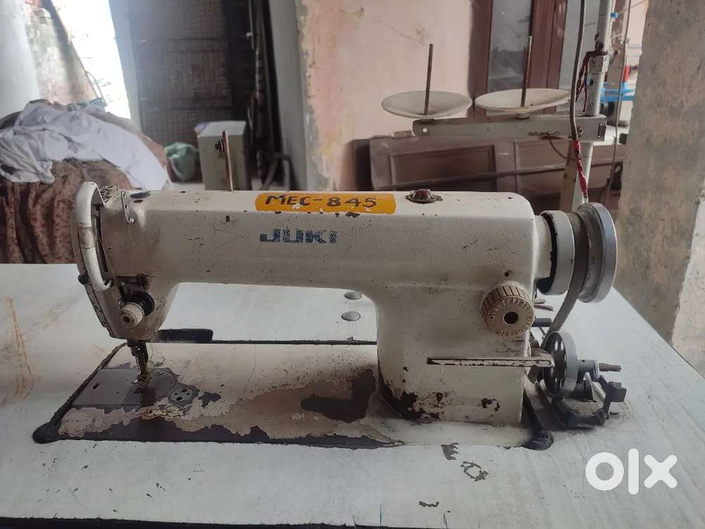 JUKI Sewing Machine with Motor and Table