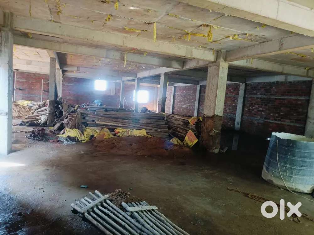 किराए पर देने हेतु कार्नर का चार मंजिला पूर्वमुखी कुल17 हजार वर्ग फुट