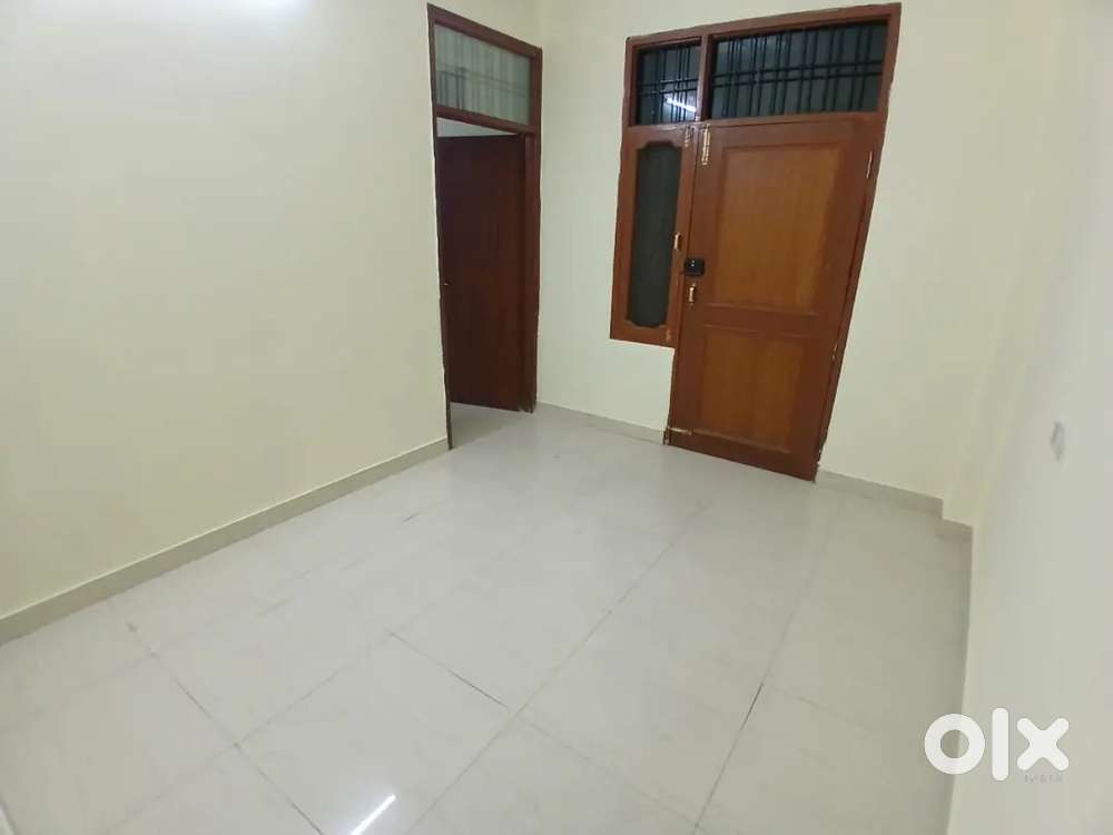 2 Room set Available in Munshipulia Chauraha