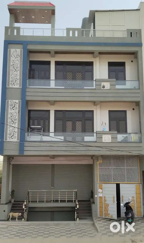 Semi furnished room for student/family