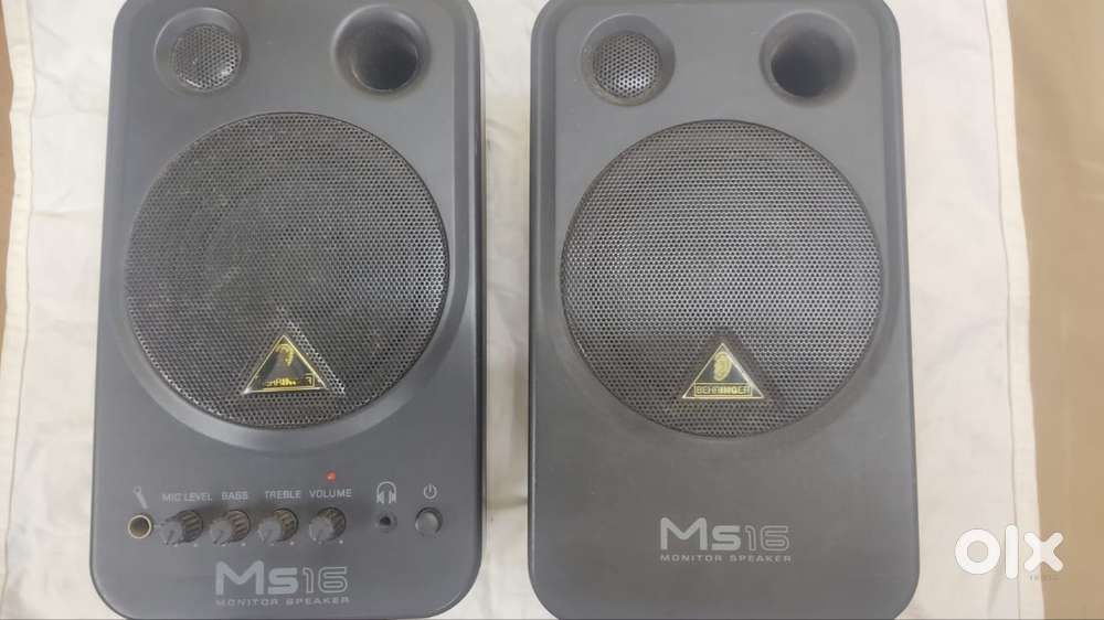 Studio Behringer 2 x speakers