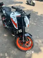 Duke 125 cc excellent condition all original price=100000/-