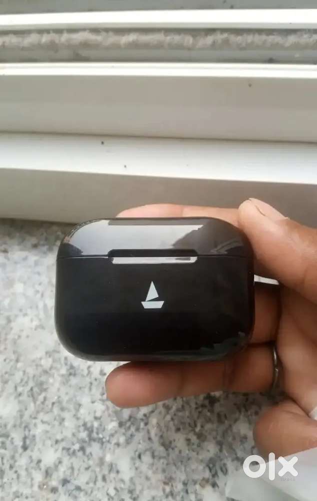 Boat 163 airdopes,, extra white charging case free