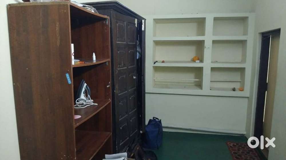 1 BHK GROUND FLOOR SEMI FURNISHED . FOR LADIES OR FAMILY