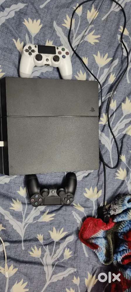 PS4 slim console with two dual shock controller
