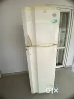 275 litre running double door fridge (Electrolux)