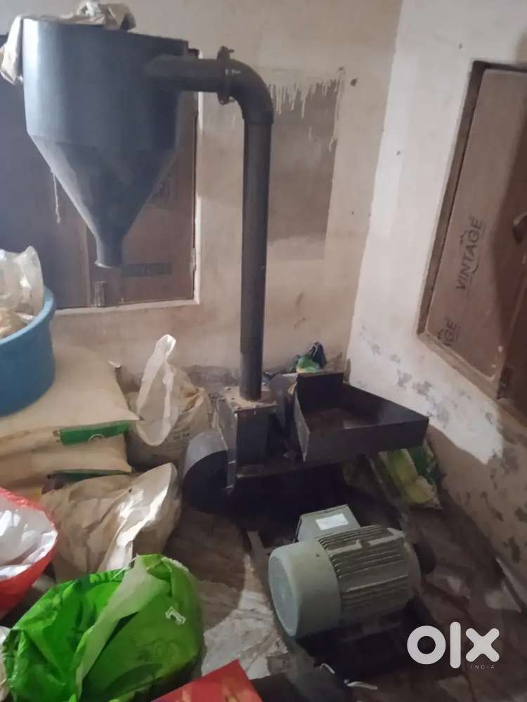 Pulverizer machine