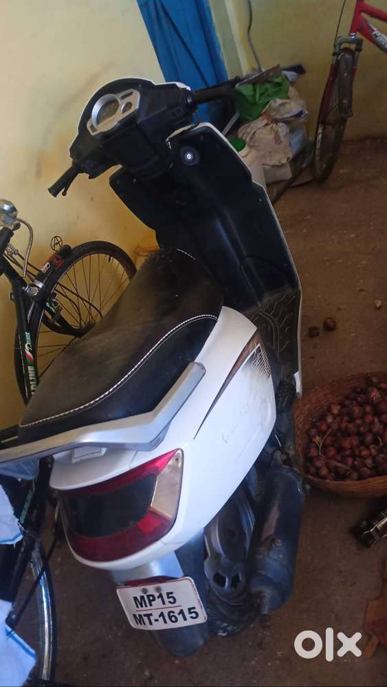 Good condition scooty urgent sell krni padh rhi hai..