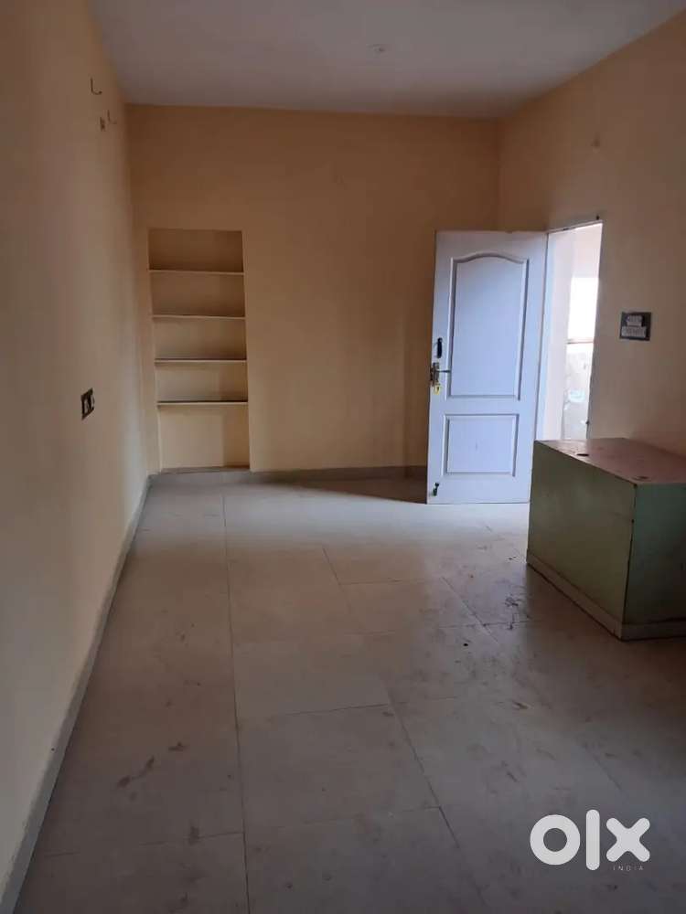 FIRST Floor 220 sq ft P and T Nagar