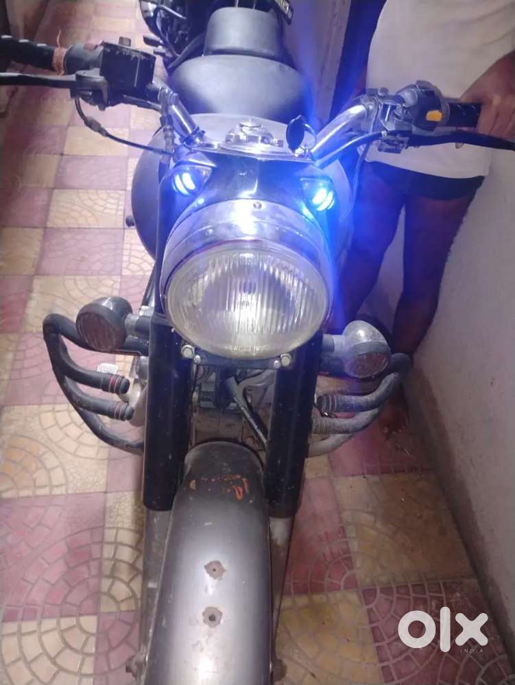 Selling my Royal Enfield 350 bullet with genuine price
