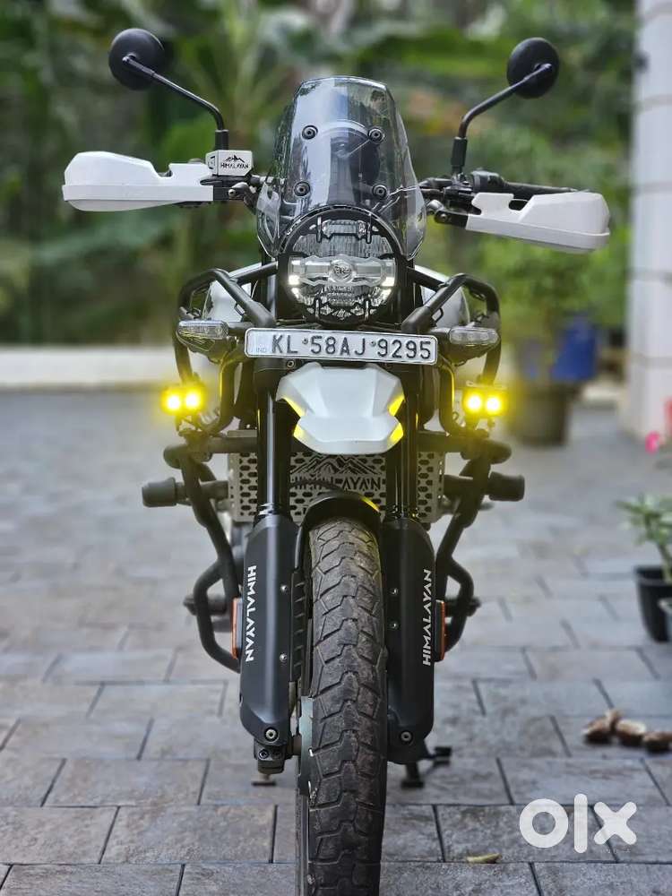 Single ownership 2024 himalayan 450 kamet white, less driven.