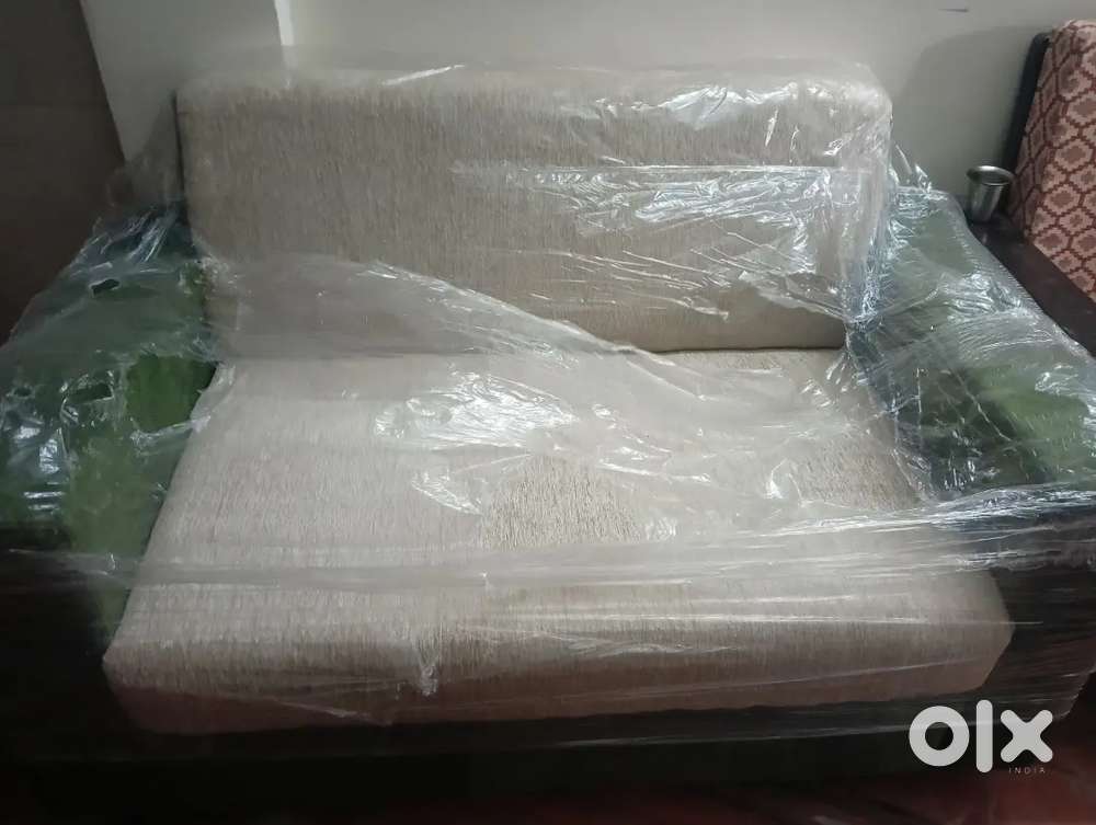 Price negotiable New sofa selling