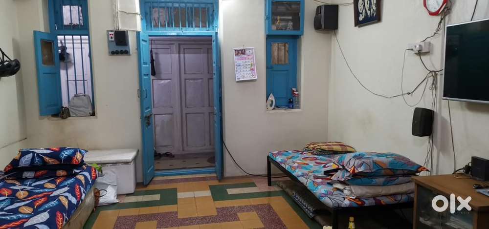 Pg available at prime location of Dadar Station East