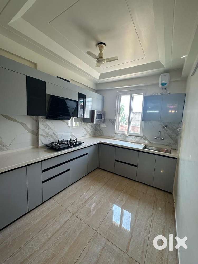 Flat good location near park school hospital