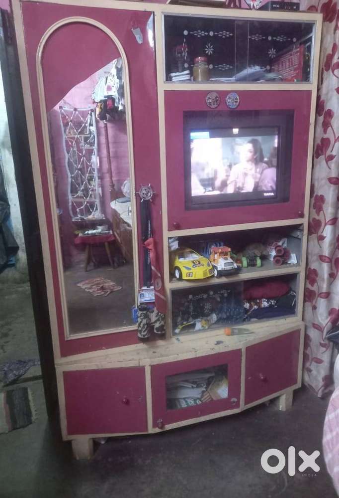 Showcase with mirror