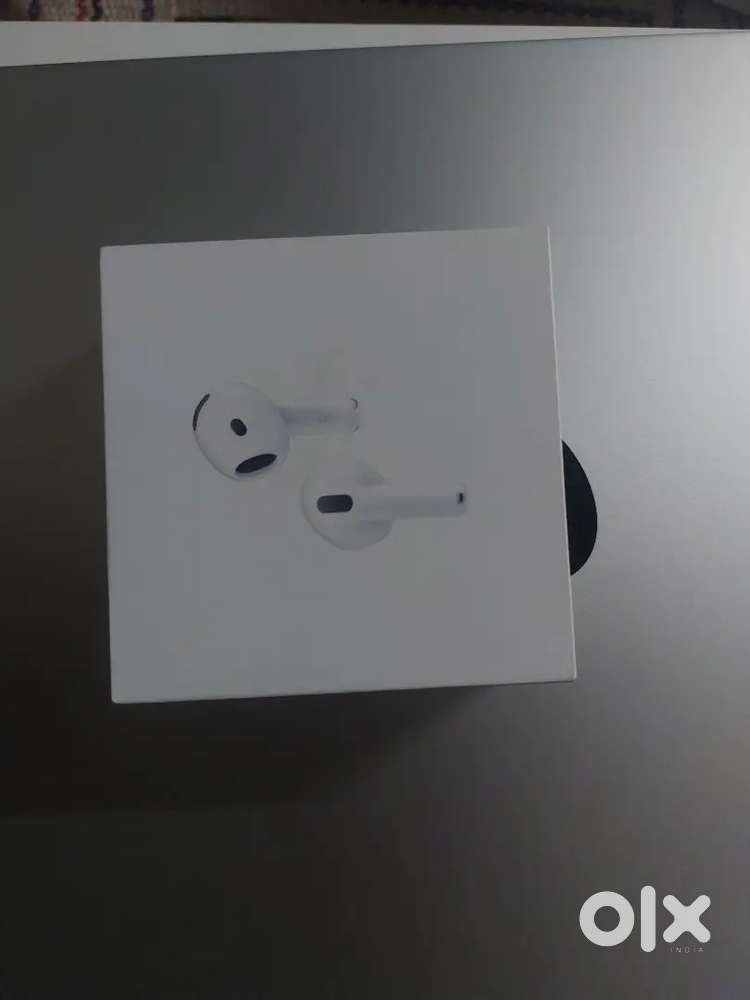 AirPods 4 with ANC