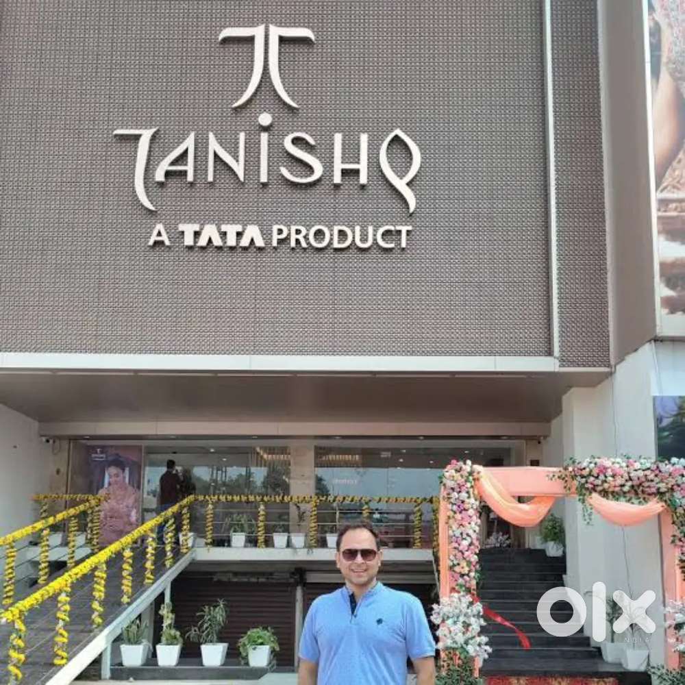 ज्वैलरी SHOWROOM में लड़के और लड़कियों की जरूरत है।