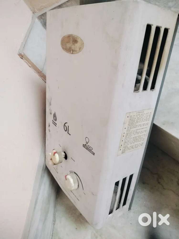 Gas water heater available in uttam nager