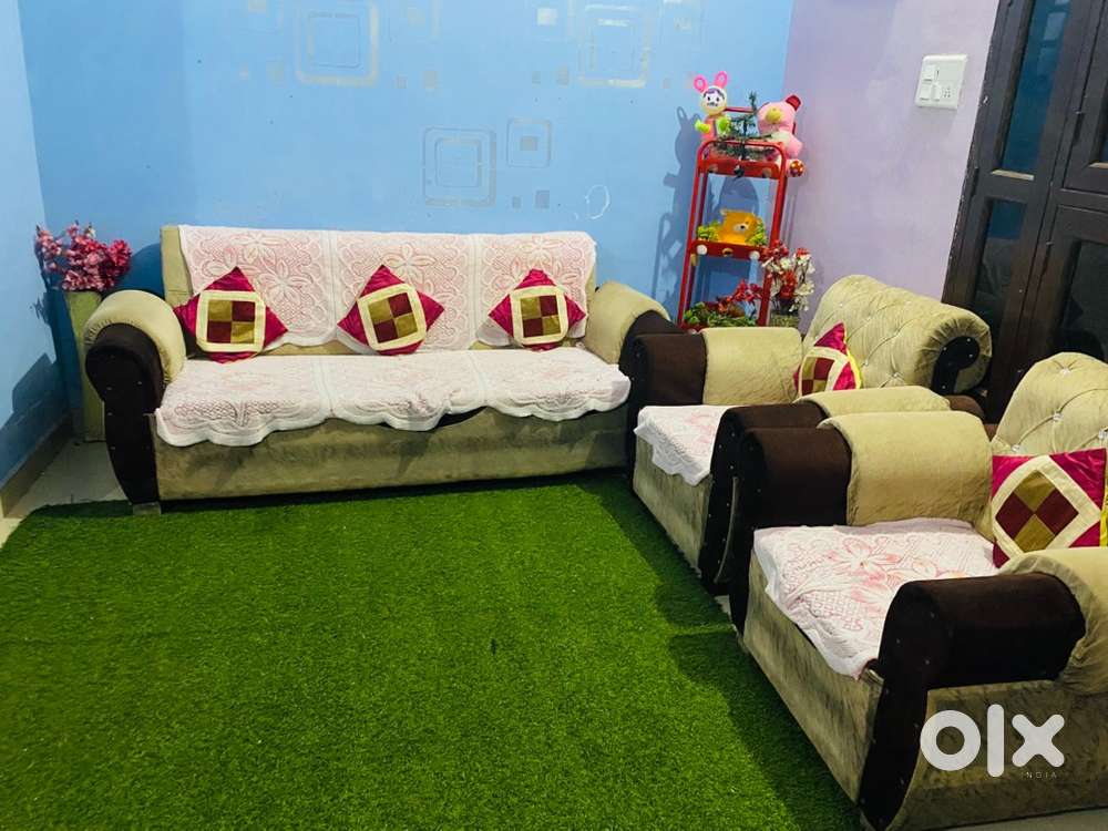 a one condition 5 seater sofa set