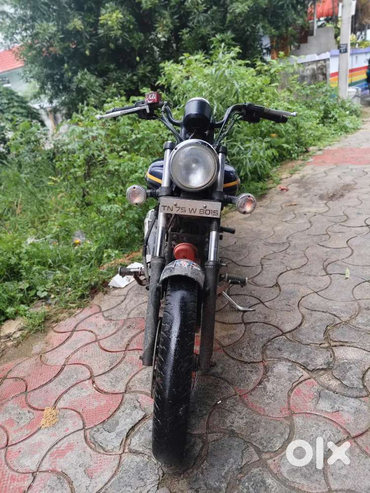 Bajaj avenger 150 street
