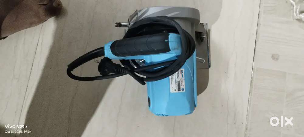 Tail cutting machine
