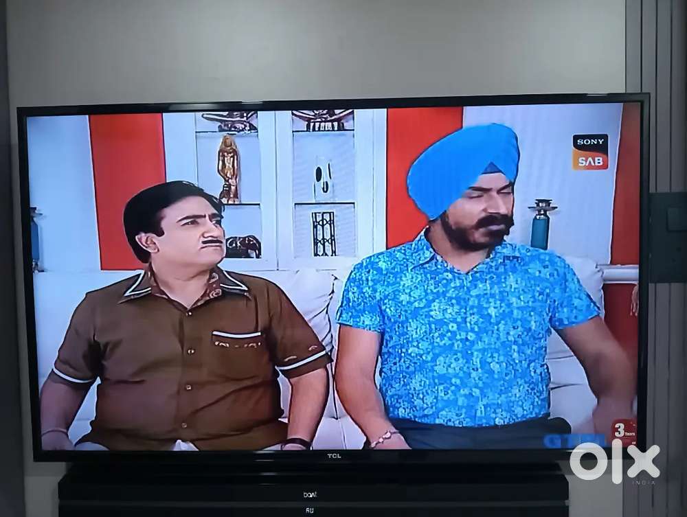 TCL TV WITH WALL MOUNTING STAND