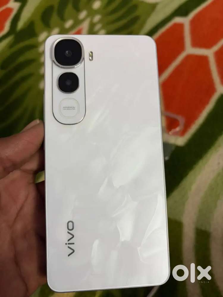 vivi y 400  5g 2month old  8 /128