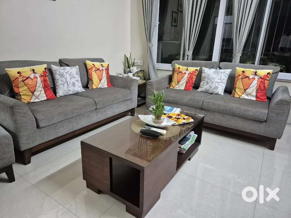 Sofa set with centre table