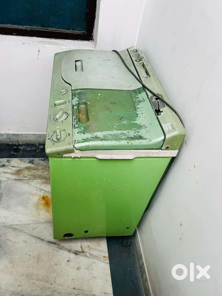 Semi automatic washing machine available for SALE