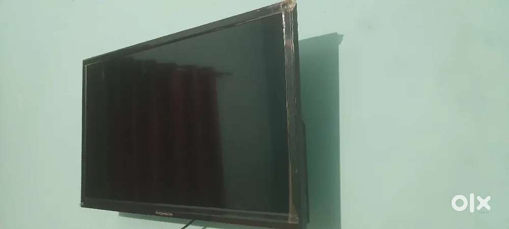 THOMSON 24 INCH NEWLY CONDITIONED SMART TV