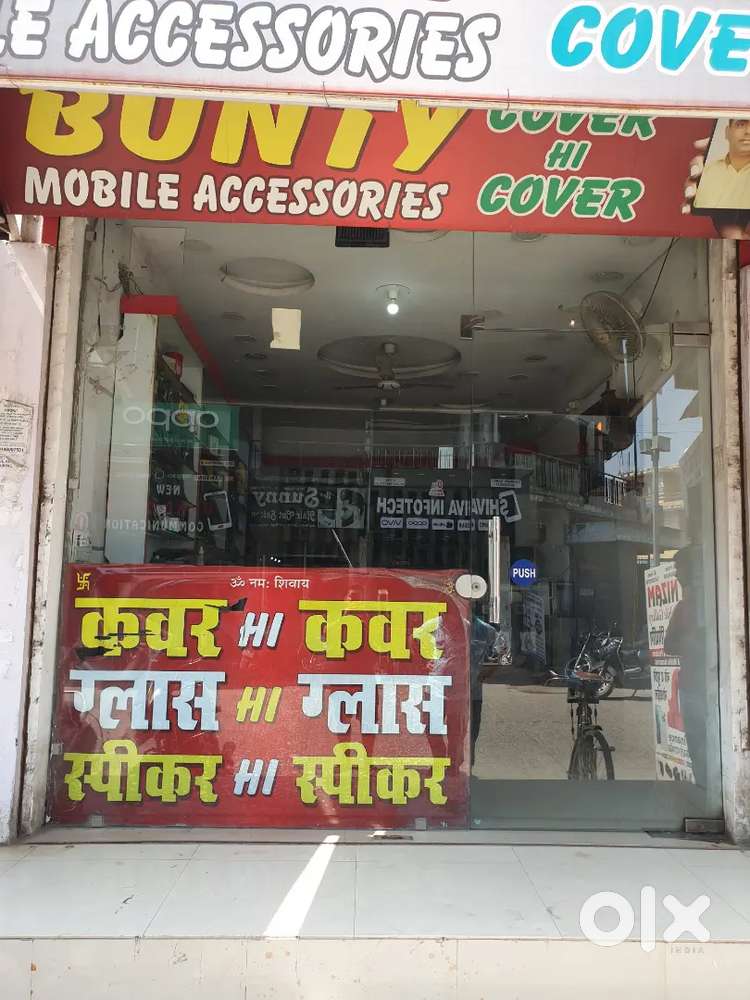 Toughned glas 9ft 3inch by 9ft 3inch with gate and gate machine