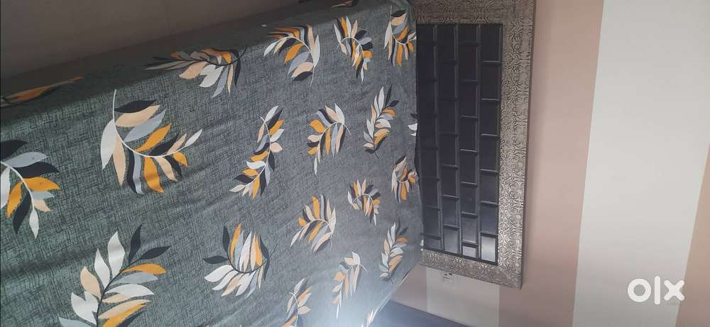 Selling a 6*4 feet diwan style bed in good condition