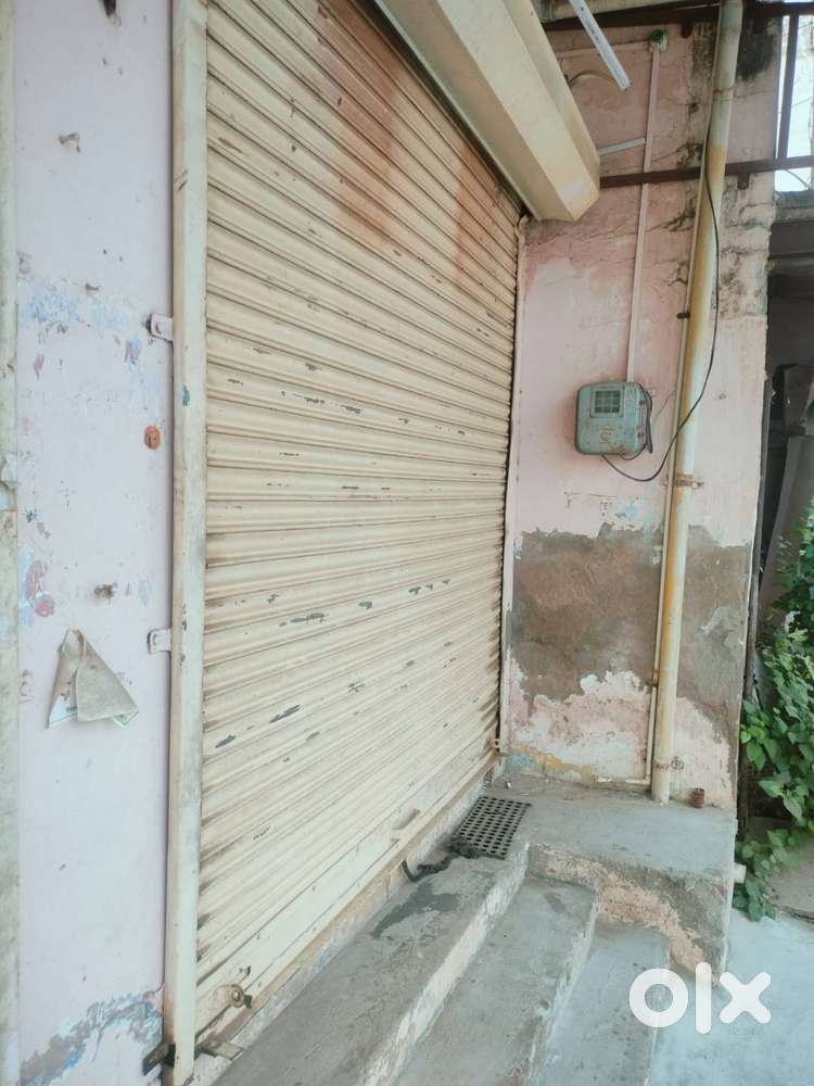 Commercial shop for rent located on Railway station Road In Kanina