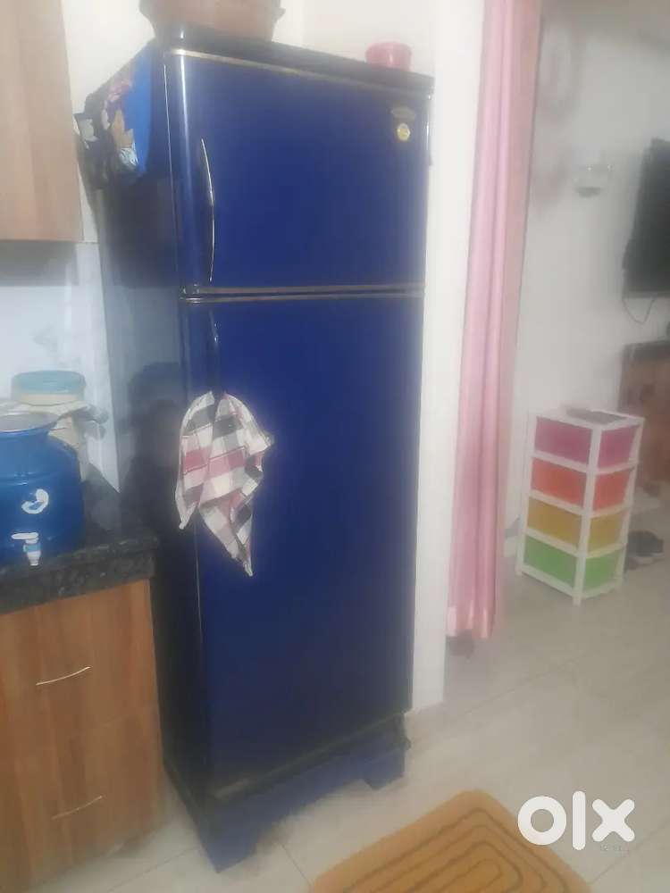 374 litres, kelvinator fridge, 12 years old