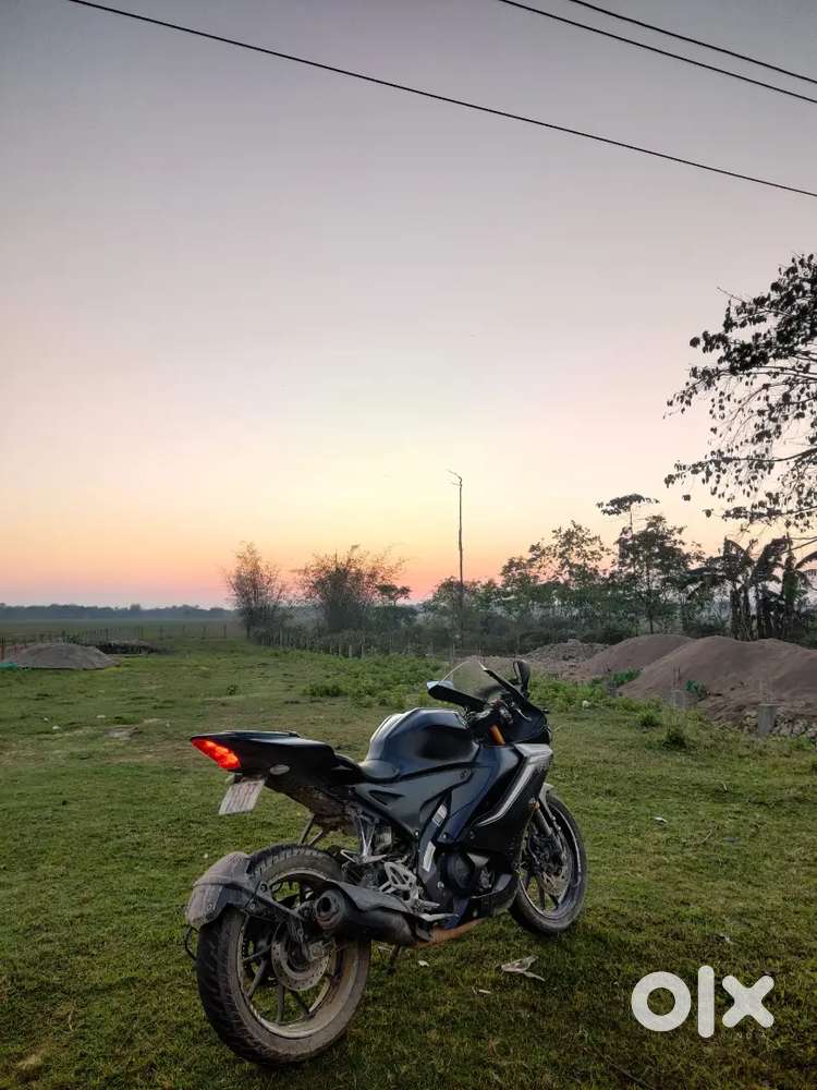 Yamaha R15 V4