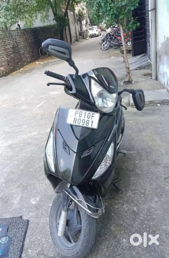 Very good condition. Single hand driven.