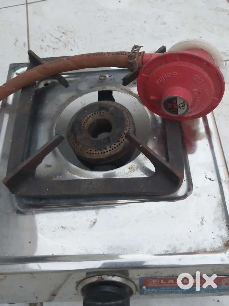Single stove with regulator