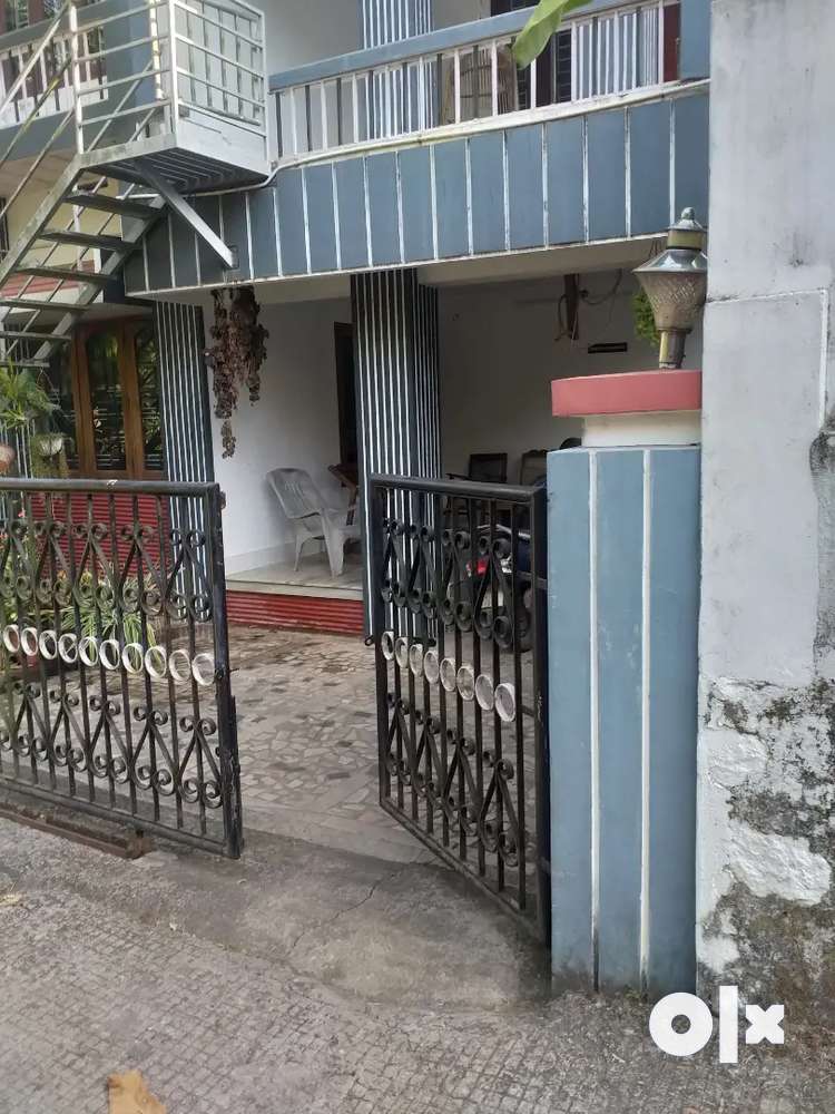 5 bedroom house for urgent sale near chemmanthoor