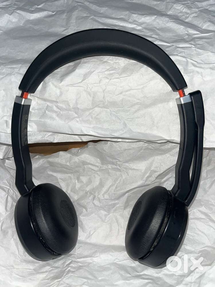 •	Bluetooth wireless connectivity Built-in microphone for calls