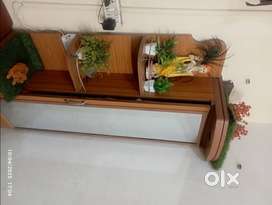 Dining Table & Dressing Table in Excellent Condition