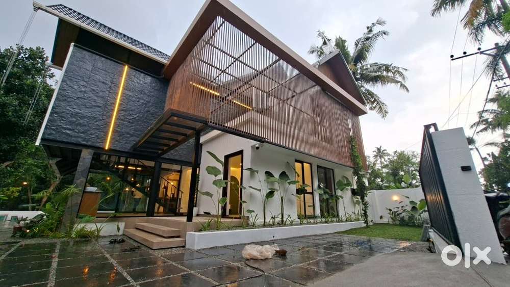 7 cents land with 2200 sqft villa