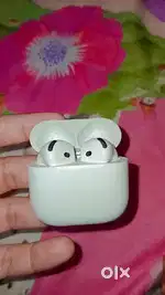 Airpods 4 (2024) with active noise cancellation