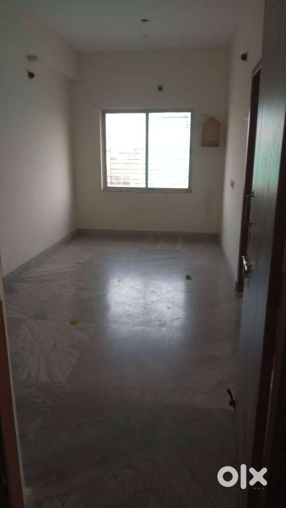 3rd floor, road faceing, near auto stand