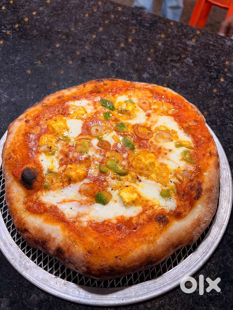 Pizza cook job available