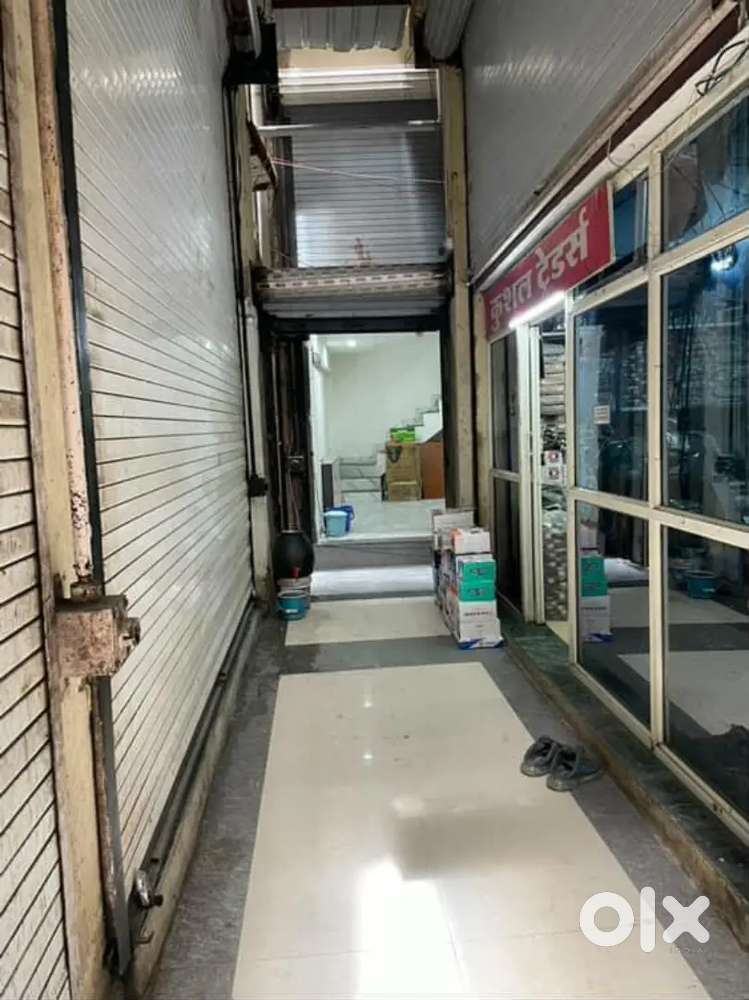 Fayde ki Shop for sale at jail road near nagar nigam car parking